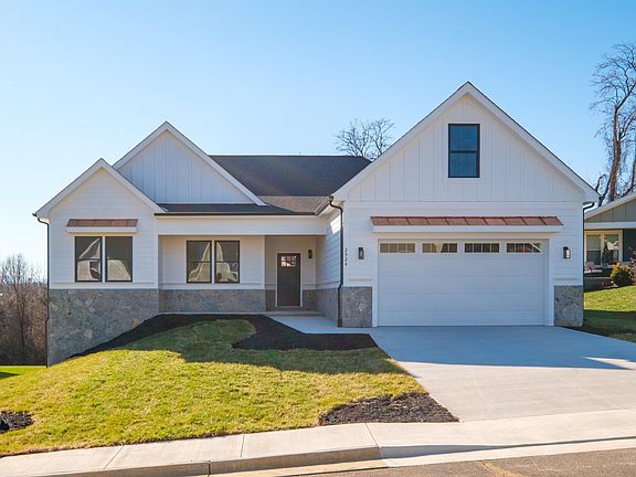 3rd image of 2524 Belvue Rd