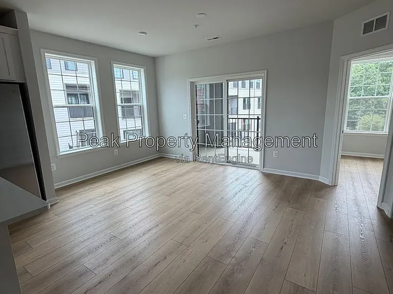 227 Brattice Dr — Photo 6