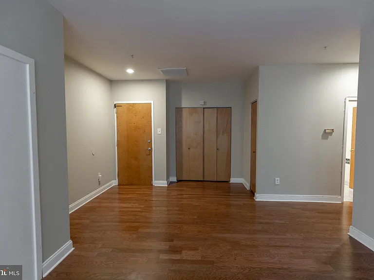 220-2 S 16th St #402 — Photo 21