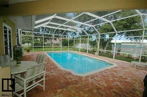 Home for Sale in Seminole, FL $375,000