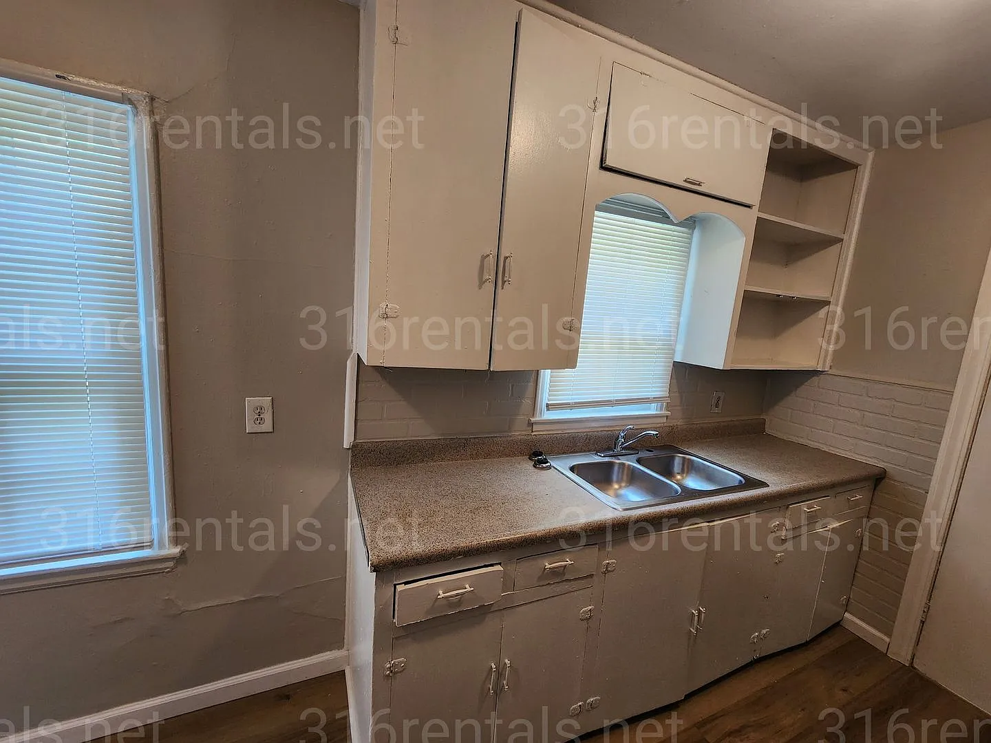 $1,025 - 3 bedroom / 1 bathroom - Single Family Home — Photo 3
