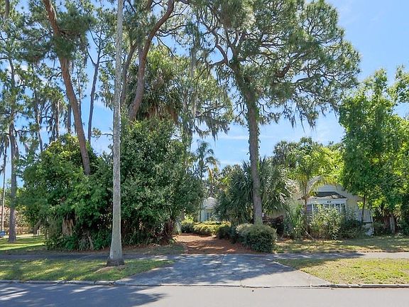 5th image of 404 S Shore Crest Dr