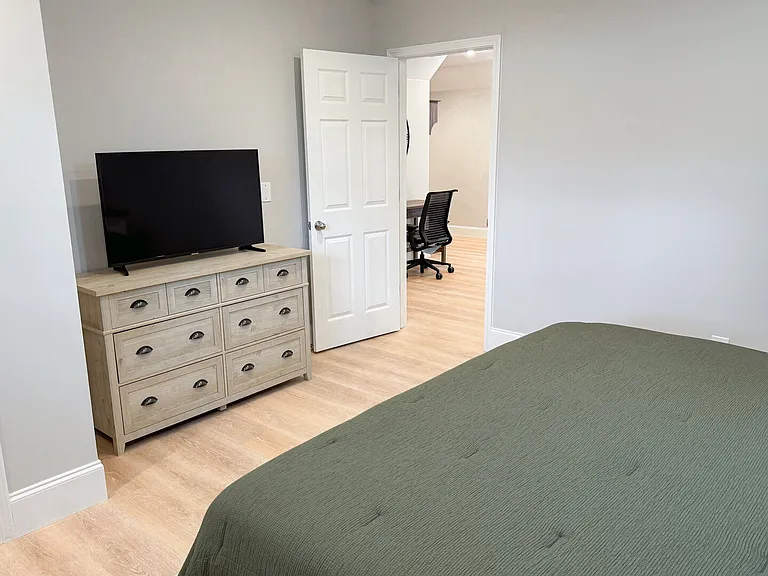 Lenox Park Dr — Photo 23