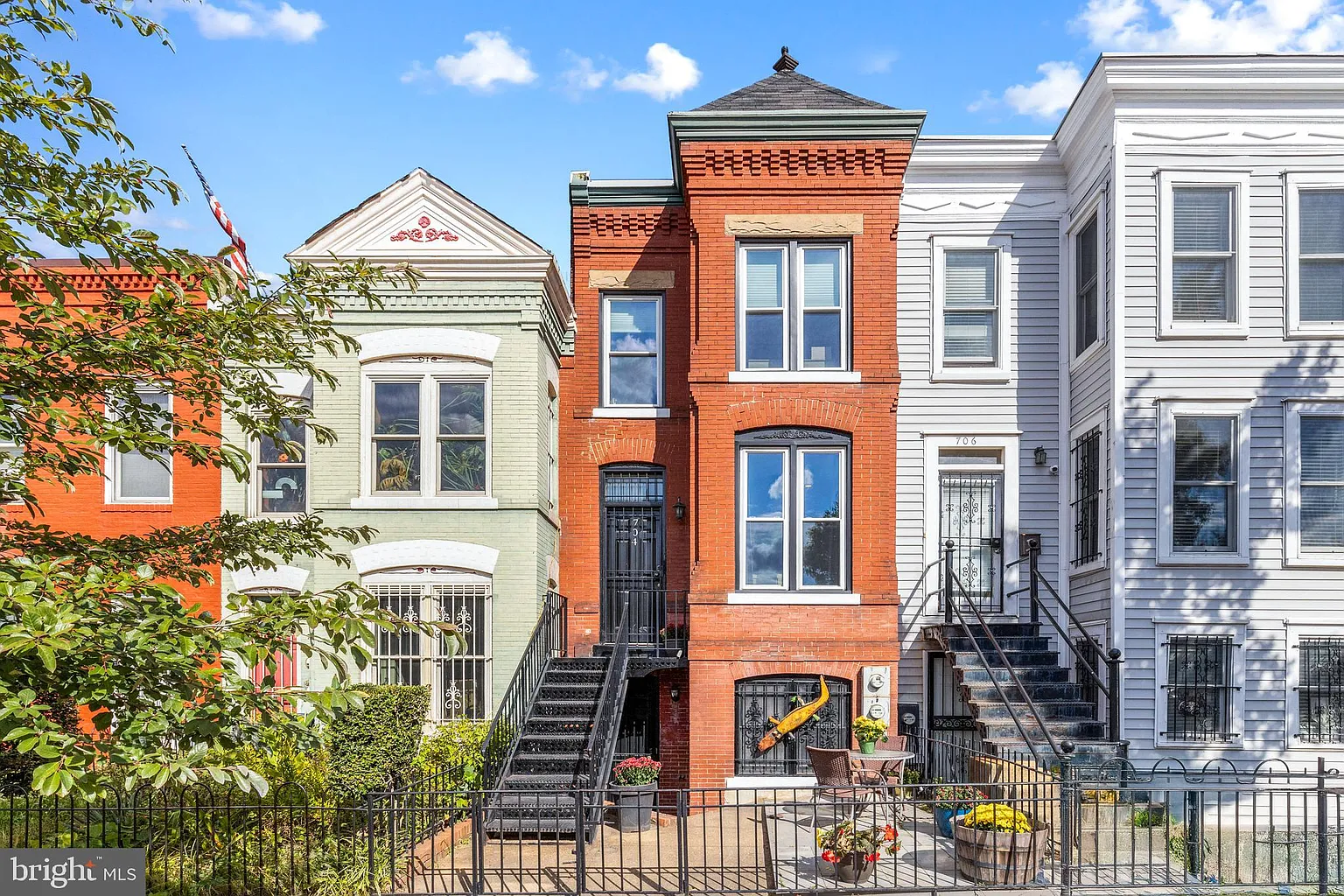 704 I St SE photo 1