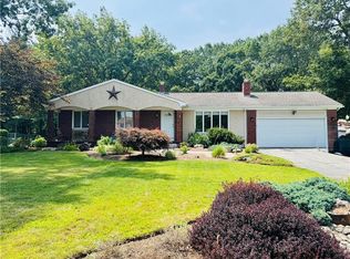 25 Beechnut Dr, Johnston, RI 02919