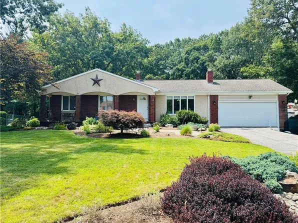 25 Beechnut Dr, Johnston, RI 02919