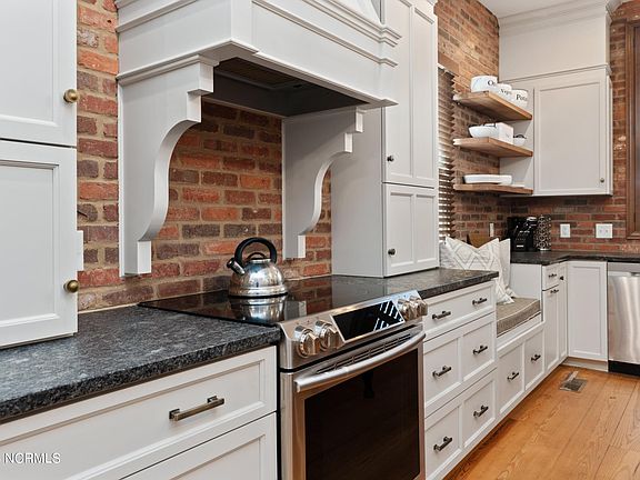 4th image of 305 Harnett St