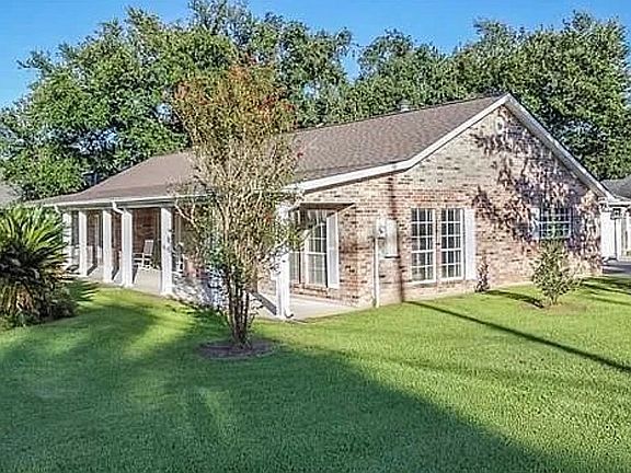 3rd image of 132 Viola Ct
