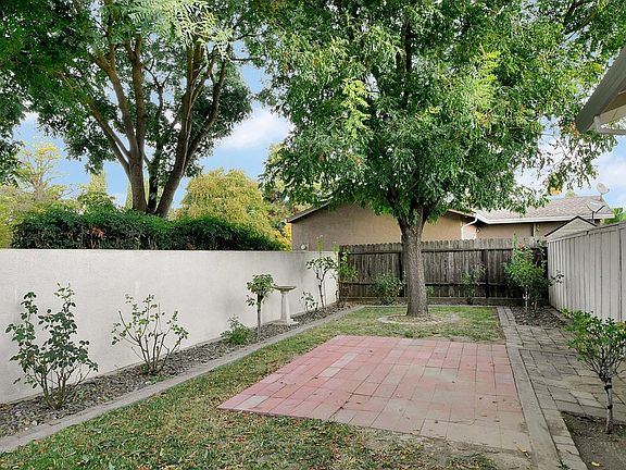 5th image of 668 Glenwood Dr