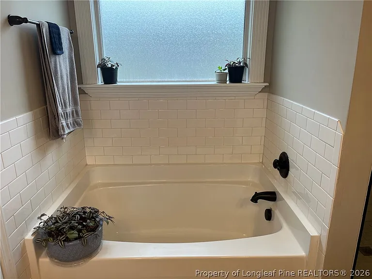 233 Fairfax Dr — Photo 9