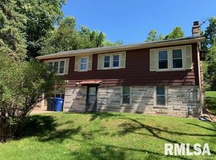 927 Ikes Peak Rd, Clinton, IA 52732