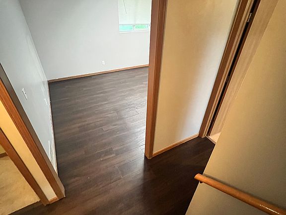 4th image of 239 W Irving St