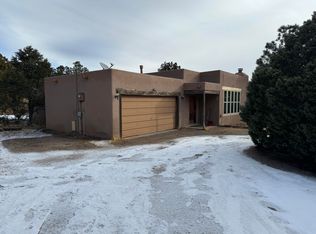 43 Meikle Rd, Tijeras, NM 87059