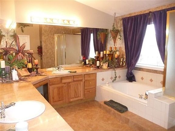 Master Bathroom w/heated floors