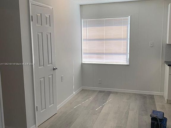 3rd image of 405 SE 23rd Ave APT A