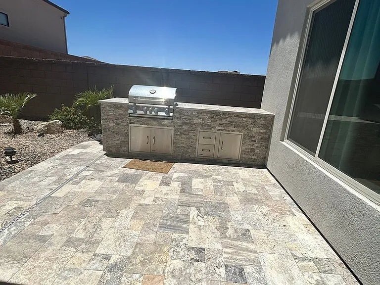 4736 N Diana Ave — Photo 28
