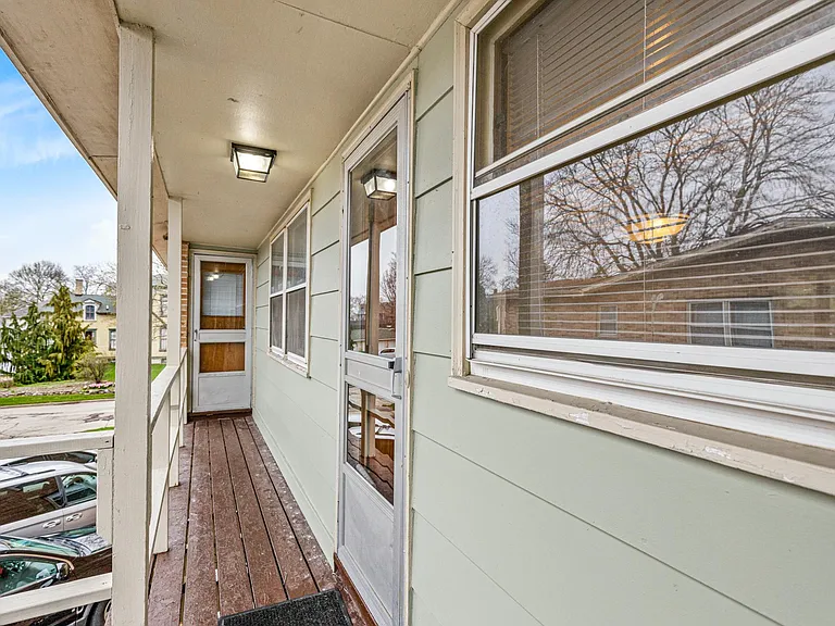 406 W Jackson St — Photo 15