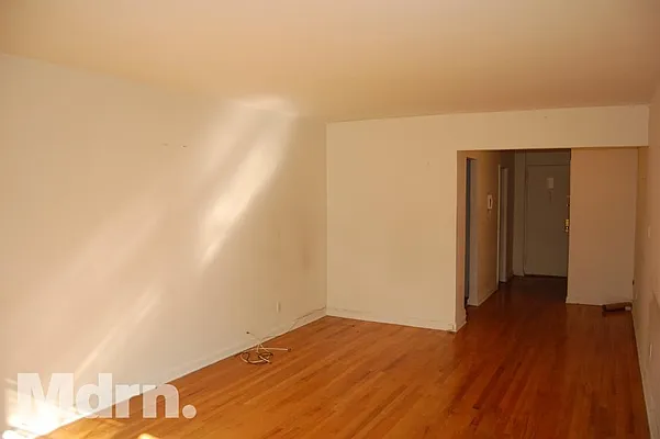 Rented by Mdrn Residential | media 7