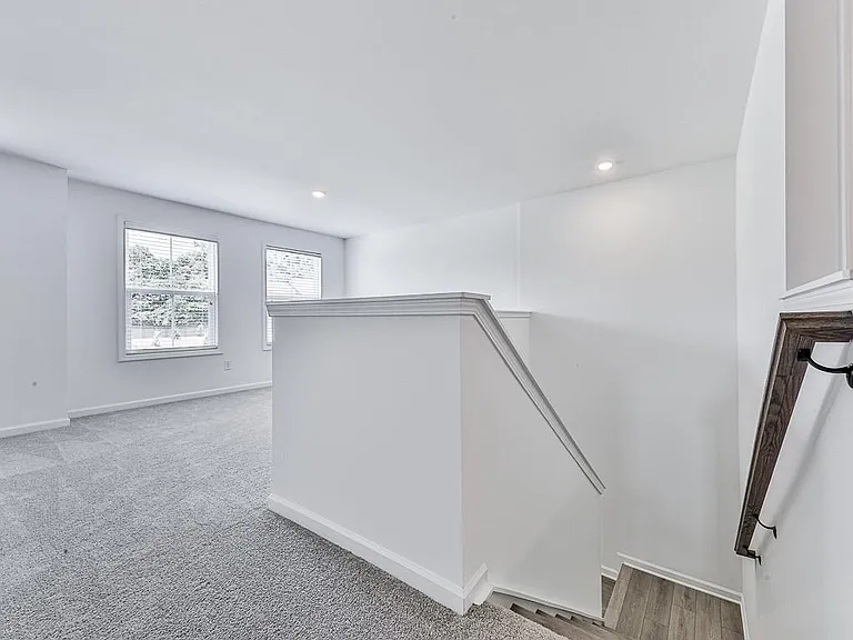 611 Elwick Ln — Photo 23