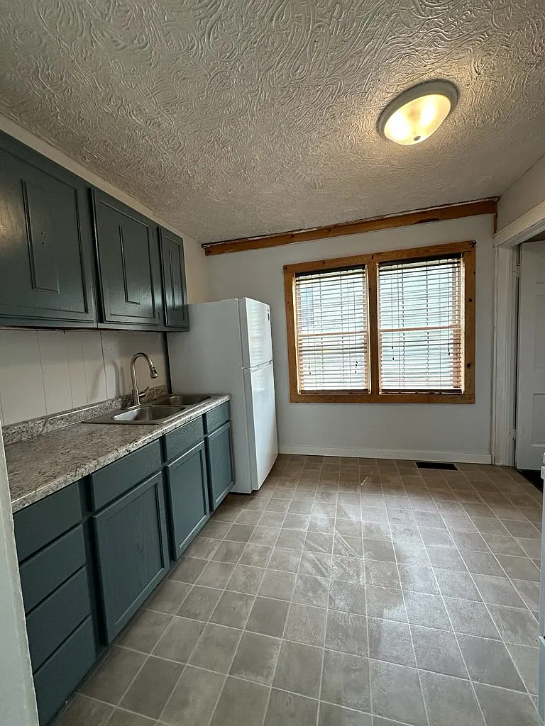 2 bed, 900 sqft, $800 — Photo 3