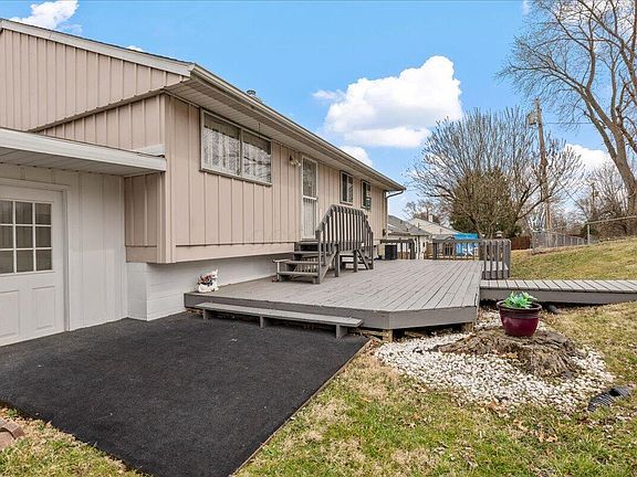 4th image of 1860 Shoshone Dr