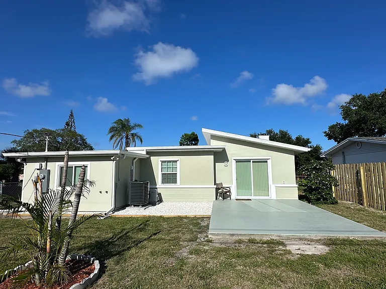102 Herring St — Photo 16