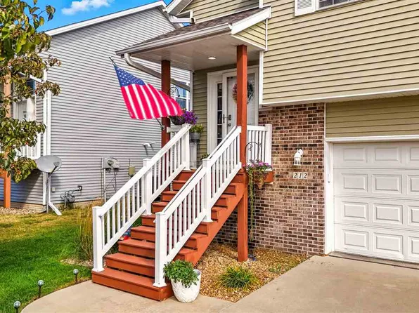 212 Watercress Rd, North Liberty, IA 52317