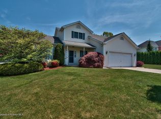 609 Mary Jo Dr, Jessup, PA 18434