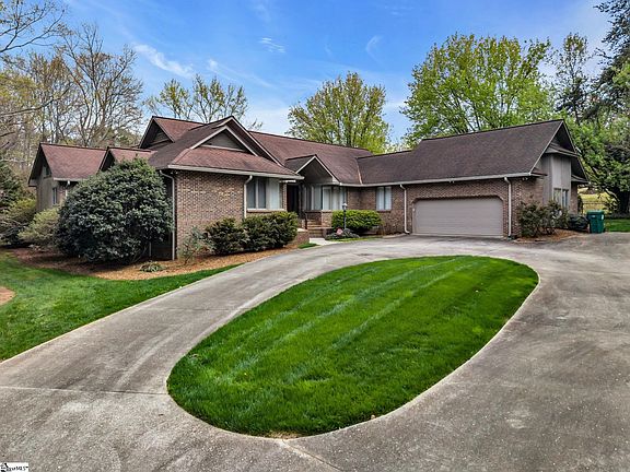 2nd image of 28 Farringdon Dr