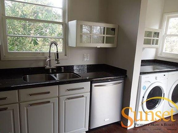 4th image of 1906 Carmelina Dr