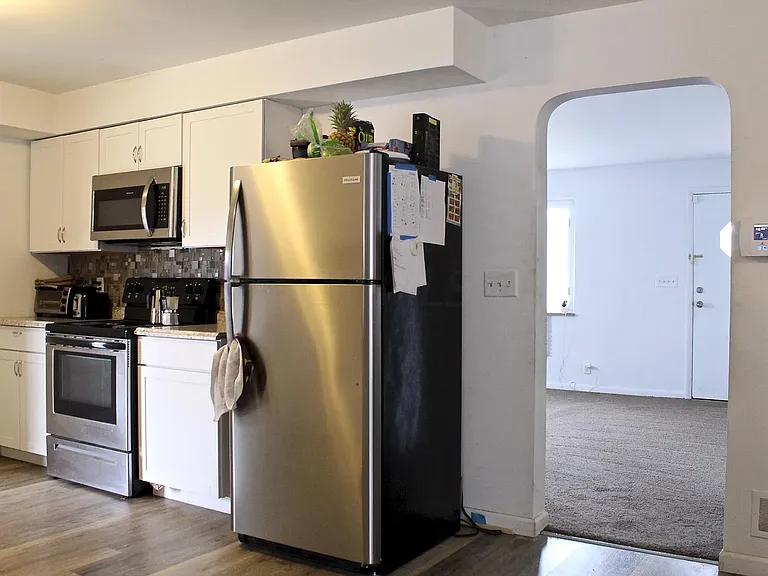 1559 Frebis Ave — Photo 7