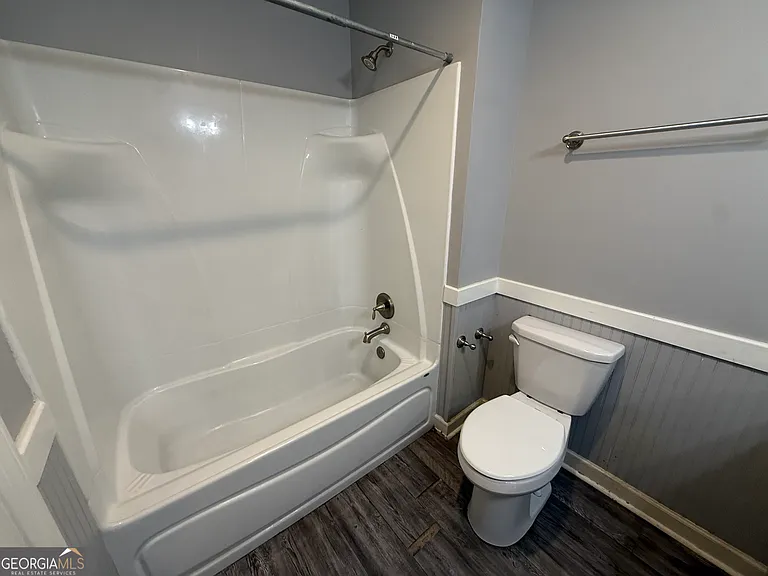 136 Trinity Rd — Photo 31