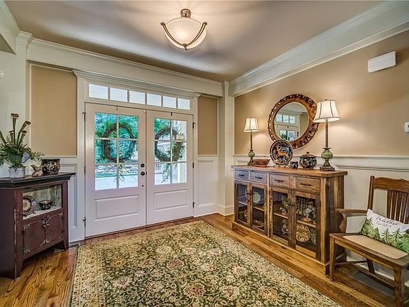 Image 5: Spacious Foyer Welcomes Guests