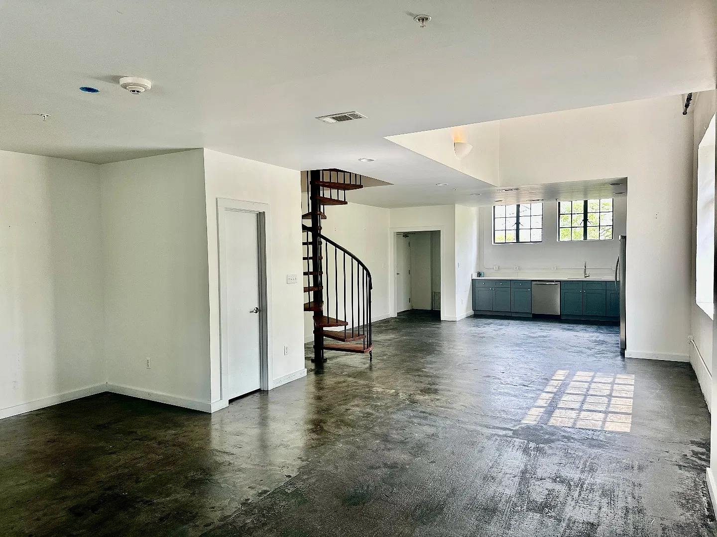 Modern 2-Bed, 2.5-Bath Gem with In-Unit Laundry & Off-Street Parking in Algiers Point 620 Opelous... — Photo 2