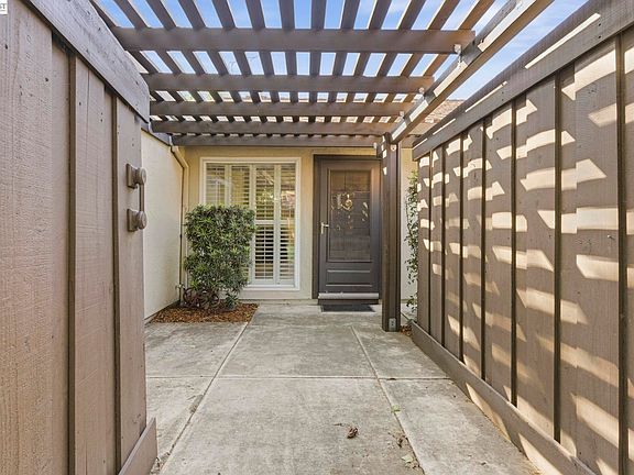 5th image of 165 Fairoaks Dr