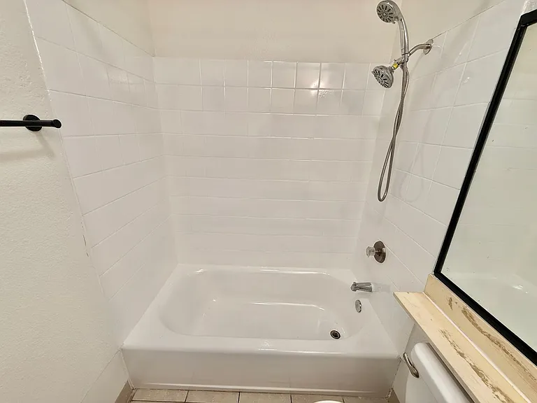 4037 Winona Ave — Photo 9