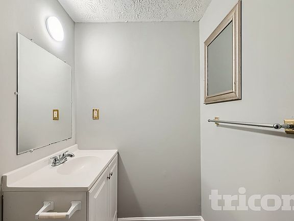 5th image of 9 Greenleaf Rd