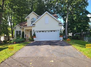1040 Apgar Ter, Rahway, NJ 07065