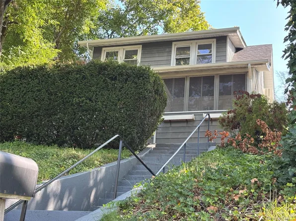 19 Ellwood Street, Glen Cove, NY 11542