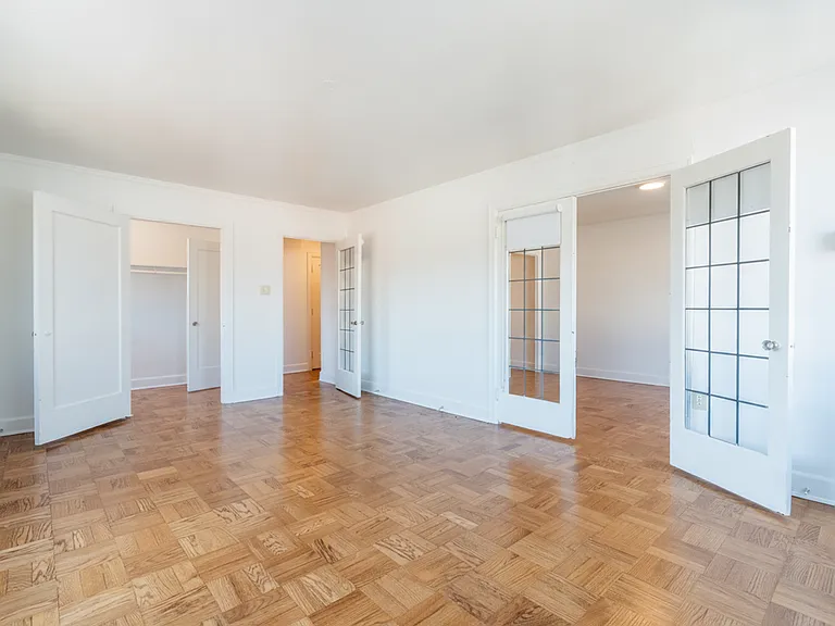 Comfortable Urban Living in a Classic Brick Building Near UW & Light Rail — Photo 44
