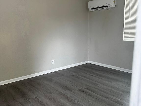 3rd image of 1122 Van Buren St APT C
