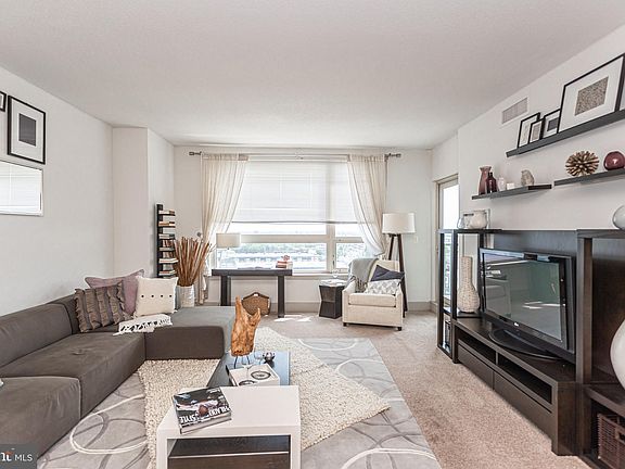 3rd image of 717 S Columbus Blvd Unit 1510