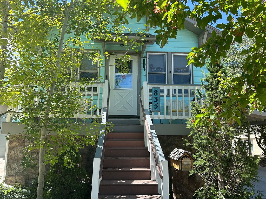 835 E 3rd St - Property Image