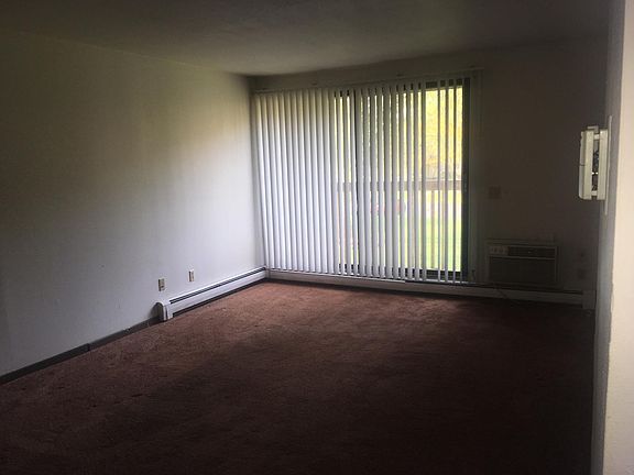 3rd image of 114 E Paradise Dr