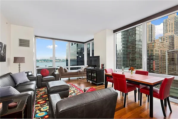 Sold by R New York | media 1