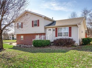 821 Sunset Dr, Vandalia, IL 62471