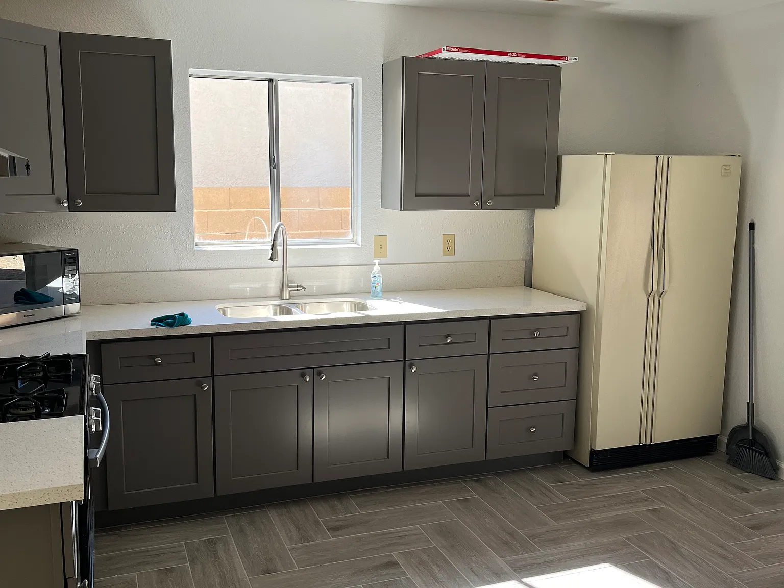 3 bed, 1160 sqft, $1,850 — Photo 2