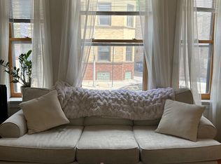 719 W Oakdale Ave, Chicago, IL 60657