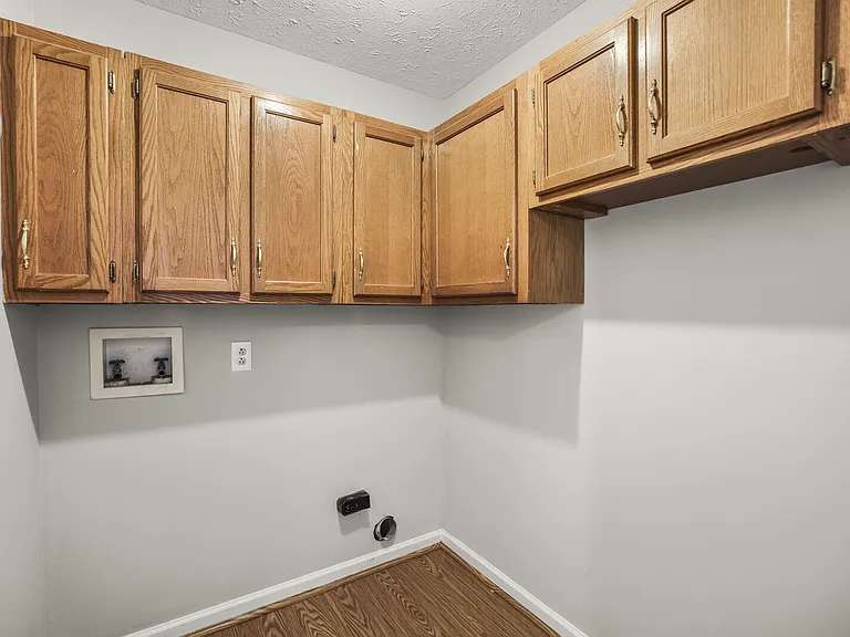 3127 Creekview Ln — Photo 24