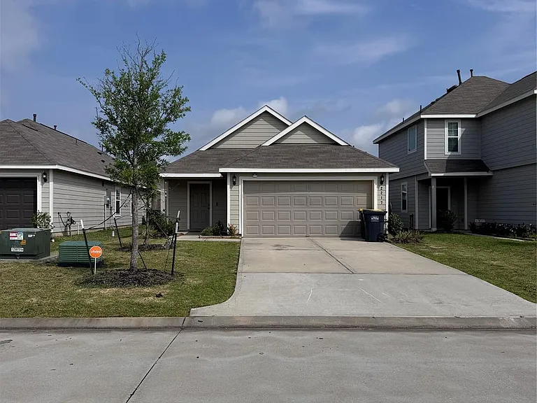 2217 Middle Ridge Dr — Photo 1
